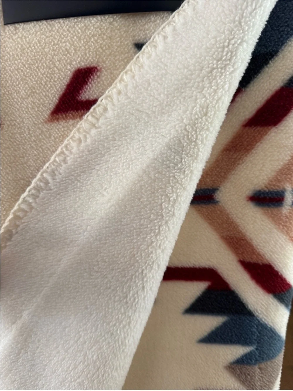New Pendleton White Shores Aztec Print Berber Throw Blanket